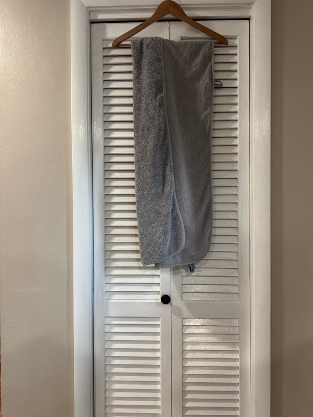 Norwex Gray Ultra Plush Bath Towel - Soft and Absorbent